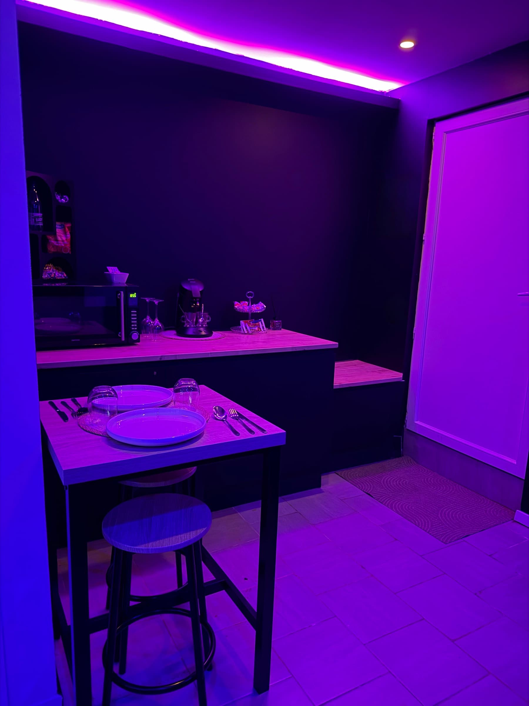 Coin bar et équipements de la suite